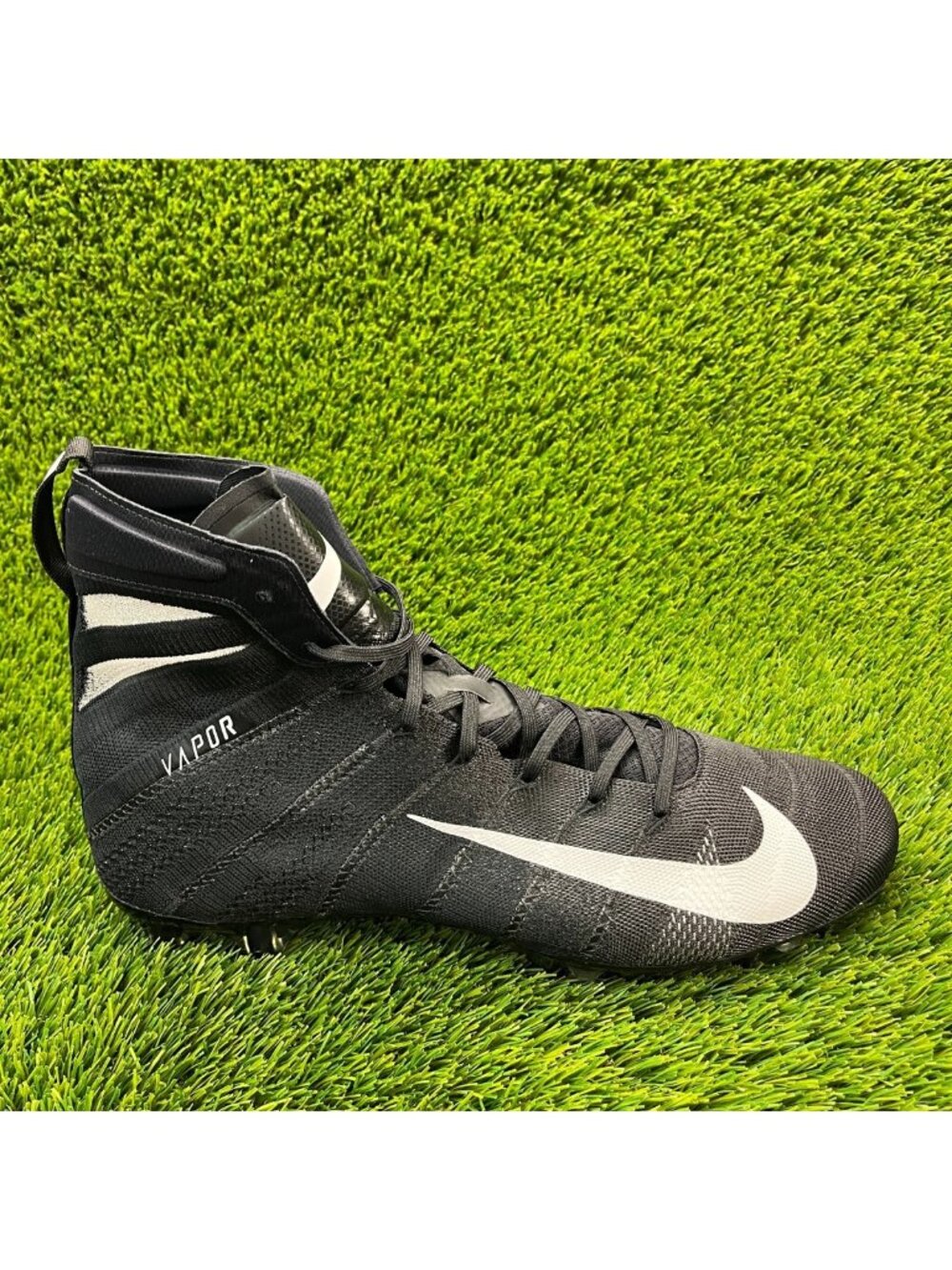 Nike Vapor Untouchable 3 Elite Mens Size 16 Running Athletic Football Cleats